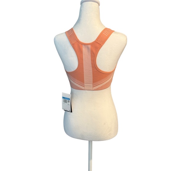 Nike woman’s racer back sports bra - Picture 4 of 7